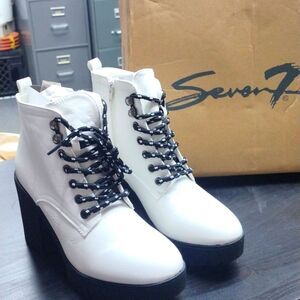 Seven7 Footwear flatiron boots. Off white size 8. New in the box